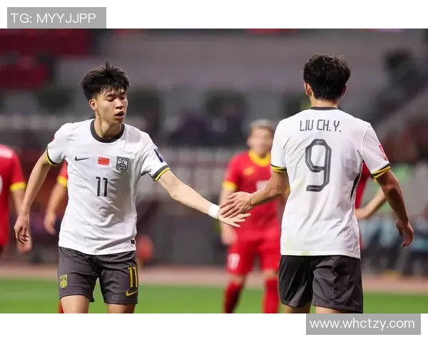 从普通球员到足球明星的华丽转身与转会之路揭秘 从普通球员到足球明星的华丽转身与转会之路揭秘