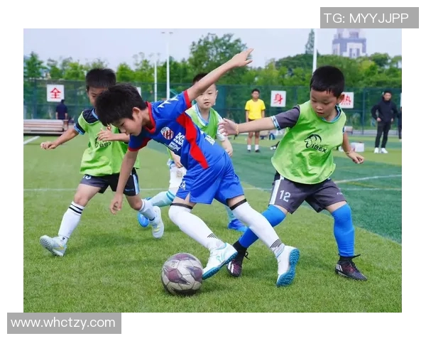 世界足球明星在绿茵场上展现技艺与激情的精彩瞬间 世界足球明星在绿茵场上展现技艺与激情的精彩瞬间