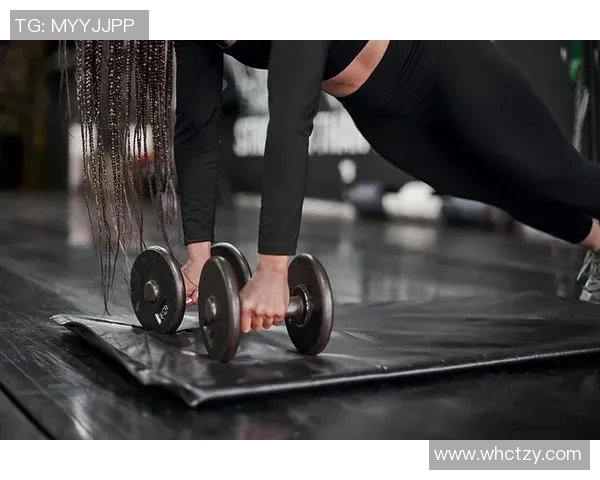 使用女士哑铃锻炼有效丰胸的科学方法与技巧分享